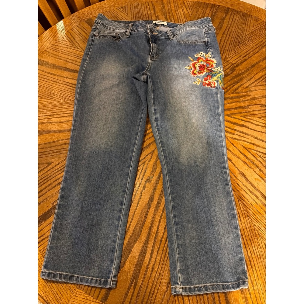 Sonoma Goods For Life Womens 12 Floral Embroidered Capri Jeans Medium Wash Blue